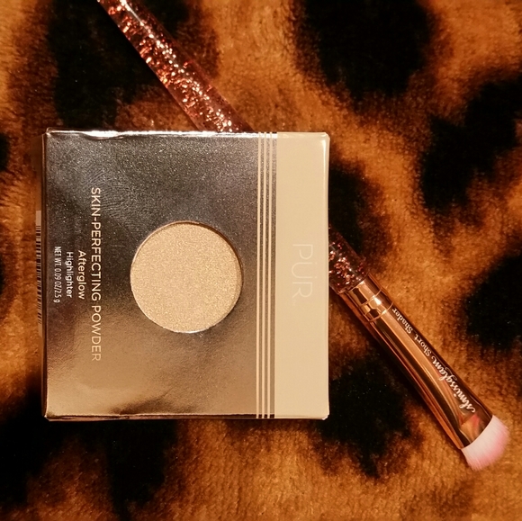 Name-Brand Makeup for a Reasonable Price! - Picture 5 of 7